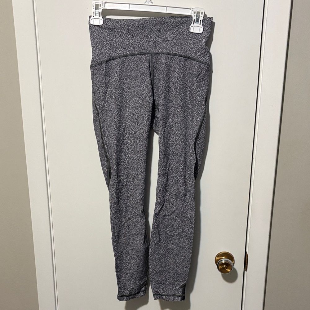 Lululemon crop Women's Gray Patterned Pants
